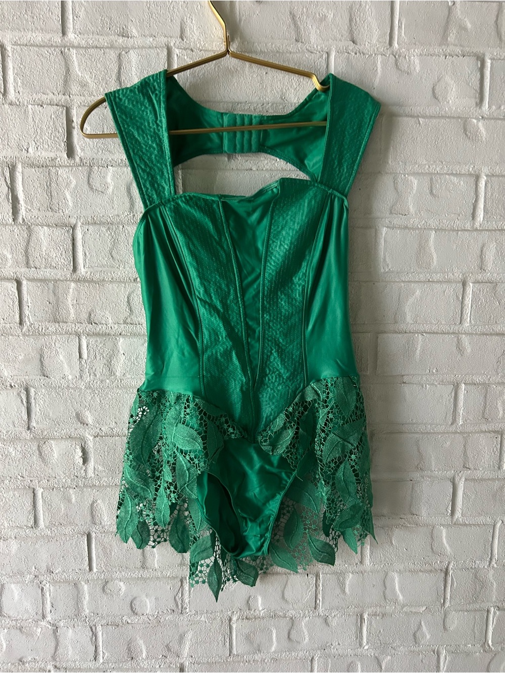Spirit Halloween medium poison ivy